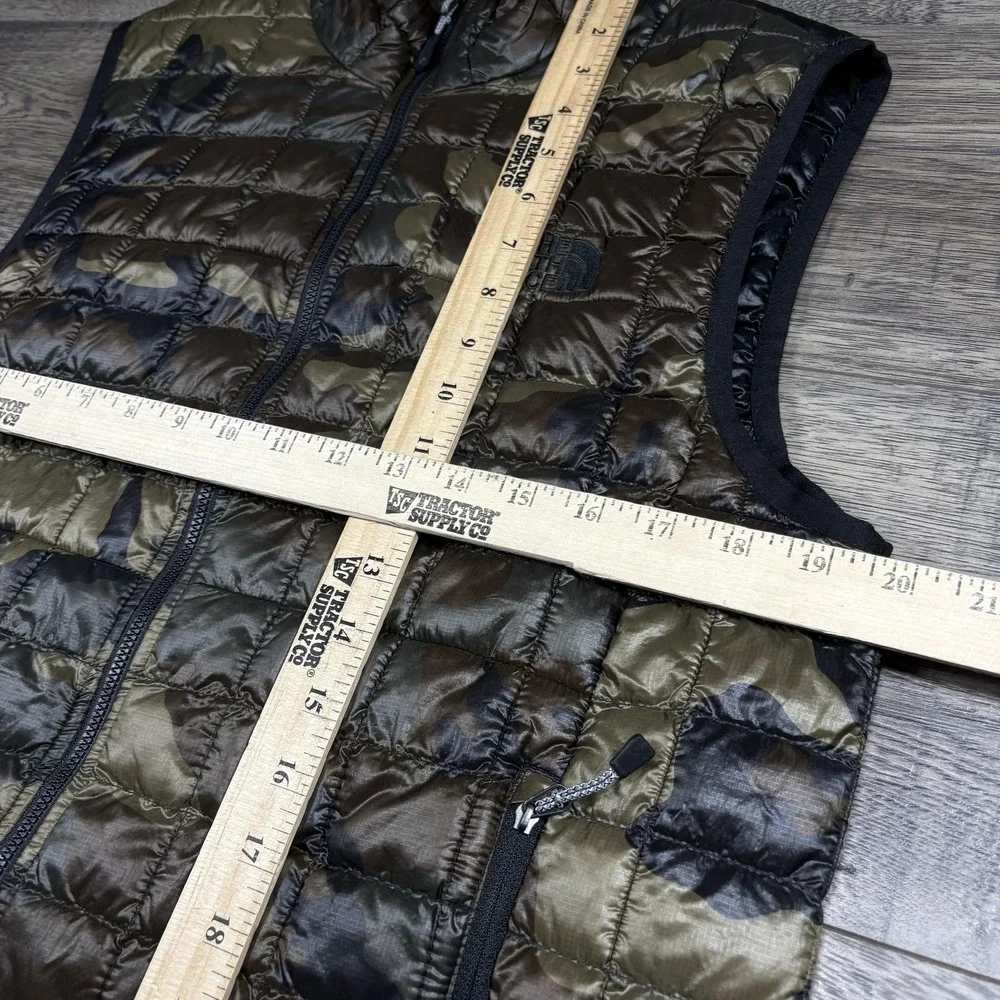 The North Face Thermoball Eco Vest Camo Mens Small Insulated Puffer